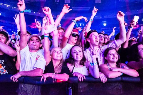 For the DJ shows, the best photos are always of the crowd!