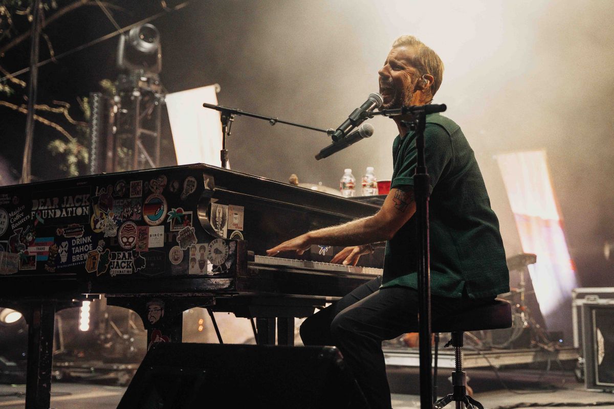 Andrew McMahon in the Wilderness and Dashboard Confessional at