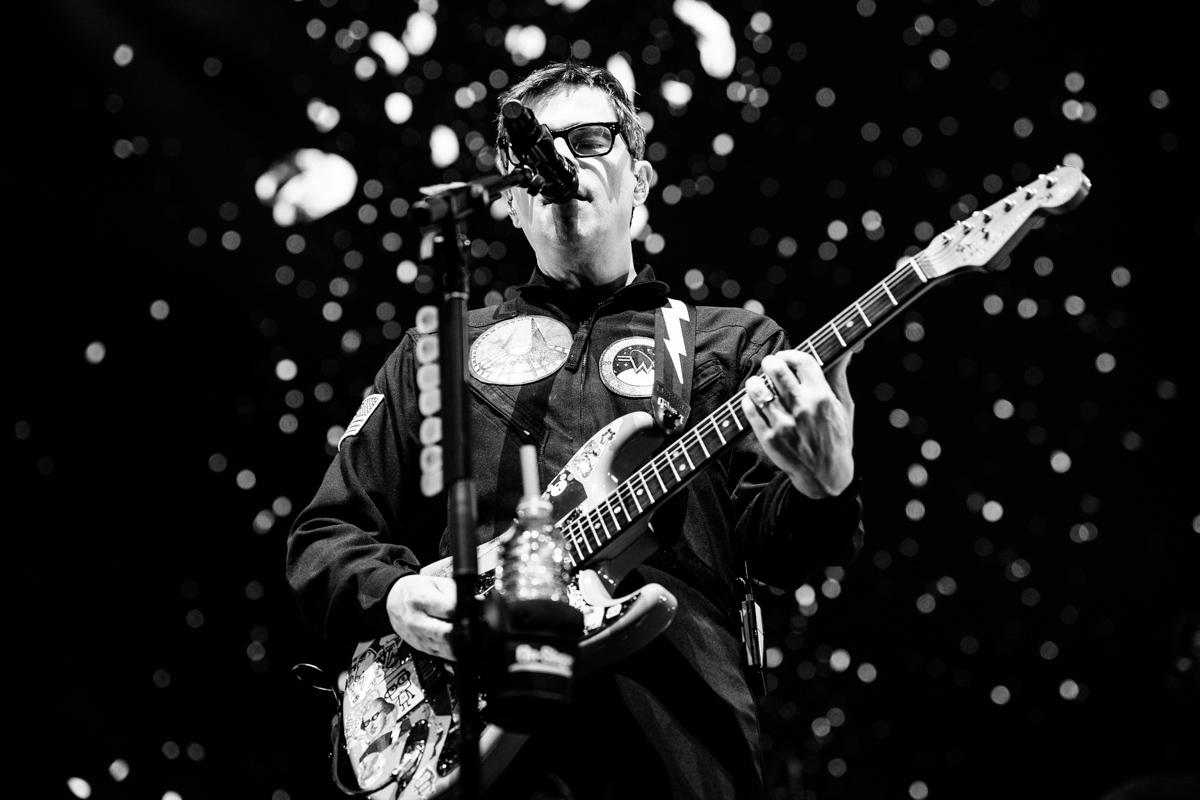 Weezer w/The Flaming Lips and Dinosaur Jr. at the Moda Center of 10/06