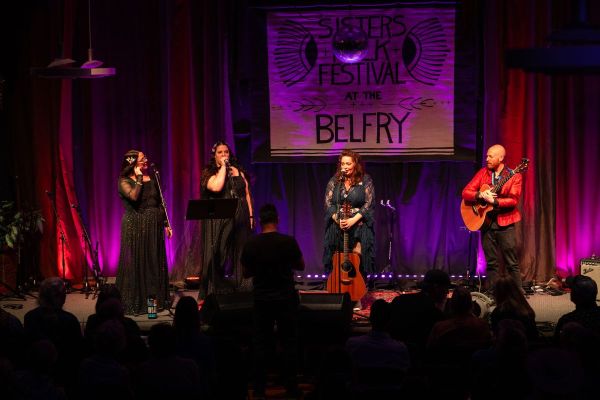 Cassandra Lewis with Acoustic Minds
photo Debra Penk