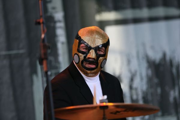 Los Straitjackets 