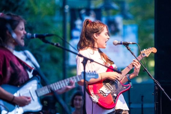 The Hinds, all the way from Spain.