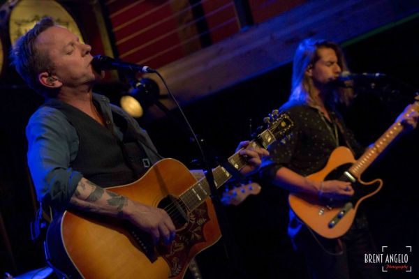 Kiefer Sutherland at Jim Brunberg's Mississippi Studios 5/6/17 / Photo by Brent Angelo